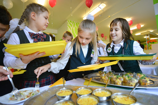 В Нарве отклонили предложенный управой проект конкурса на организацию школьного питания