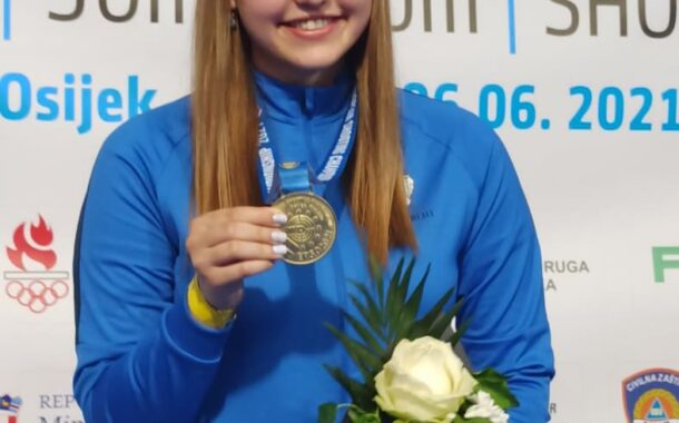 Нарвитянка Катрин Смирнова стала чемпионкой Европы по пулевой стрельбе среди юниоров! Молодец!