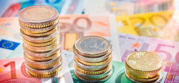 Правительство утвердило повышение минимальной зарплаты до 725 евро