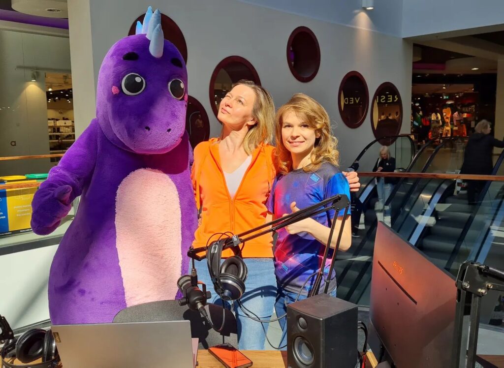 Lazerzone centre в Астри поздравляет всех и танцуют флешмоб