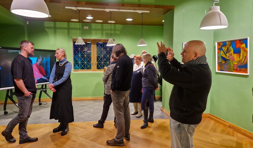 Выставка памяти владимира титова