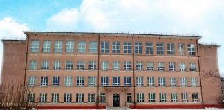 ТРИ ШКОЛЫ В ДВУХ ЗДАНИЯХ: ОБЪЕДИНЕНИЕ И ПЕРЕЕЗДЫ