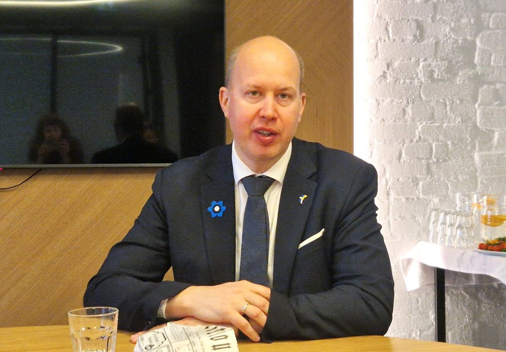 Кто возместит ущерб от дронов? Закроют ли границу? Отвечает министр внутренних дел