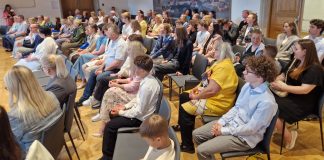 ЛУЧШИЕ УМЫ ГОРОДА: ЧЕСТВОВАНИЕ НАРВСКИХ ОЛИМПИАДНИКОВ