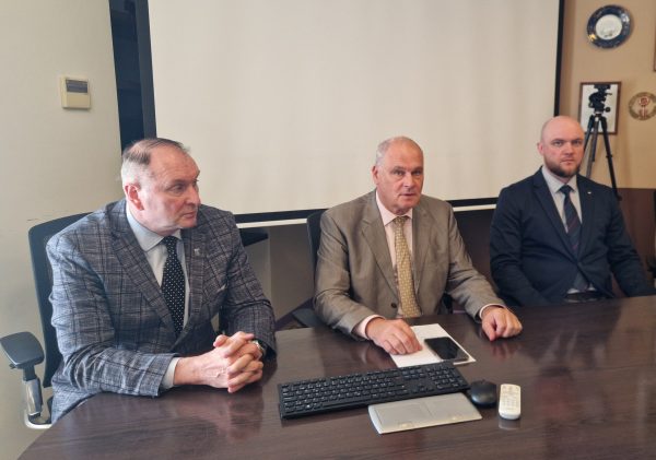 Новая горуправа распределила обязанности и обновила советы муниципальных предприятий