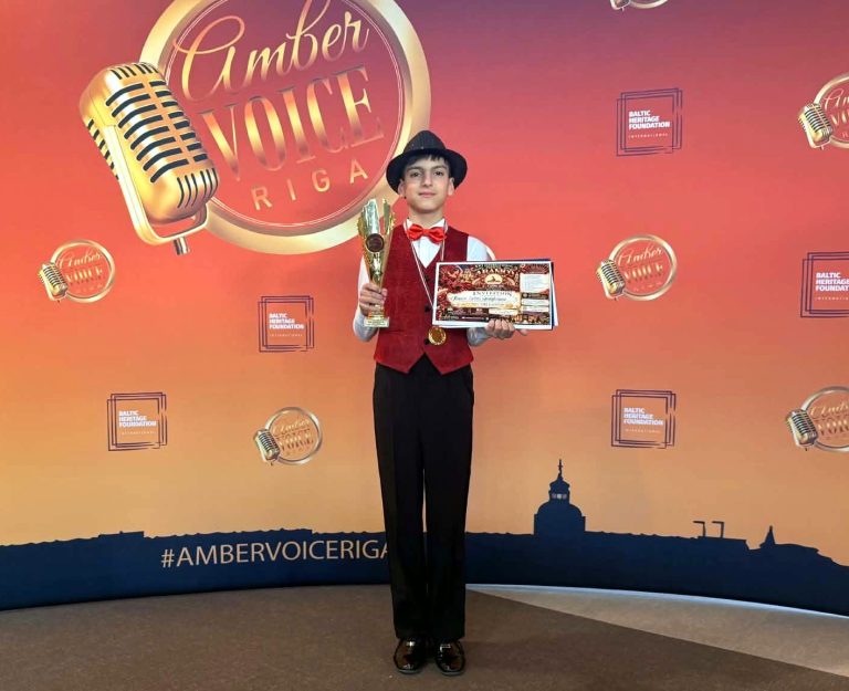 Юные нарвские вокалисты завоевали награды на конкурсе Amber Voice Riga